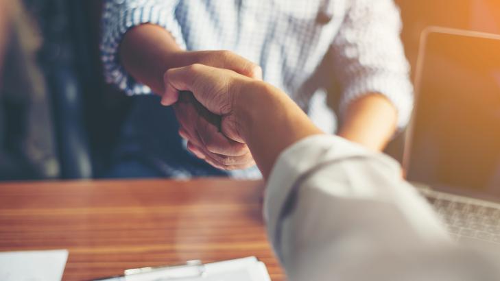 كيف تبني علامتك التجارية بكونك مدرباً؟ عقود التدريب