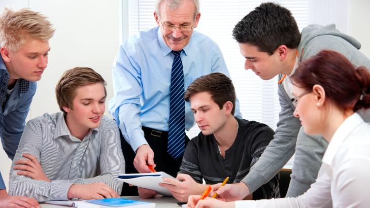 اربعة نماذج للتعلّم من أماكن العمل الاجتماعي