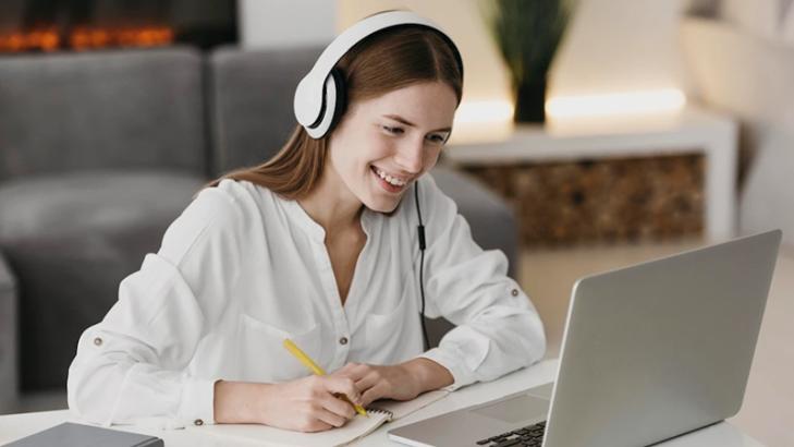 إيجابيات التعلم المتزامن وغير المتزامن