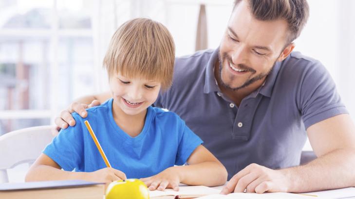 تعليم الطفل الكتابة والطرق لرفع معنوياته ج 1