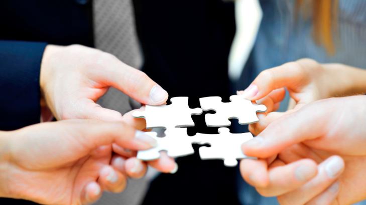 العمل في مجموعات هي إحدى طرائق التعلُّم الناشط (النشط) وأحد أساليبهُ