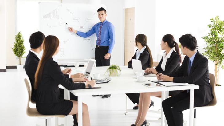 الأسباب والمهارات اللازمة لتدريب الموظفين المبتدئين