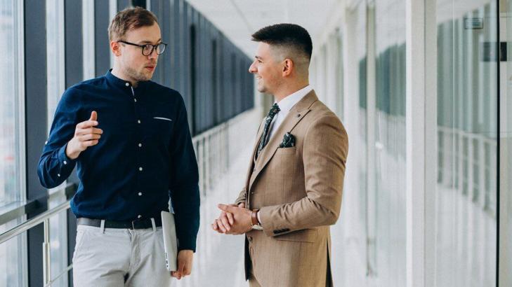 الكوتشينغ في مكان العمل: التقنيات والأدوات والخطوات اللازمة لتطبيقه