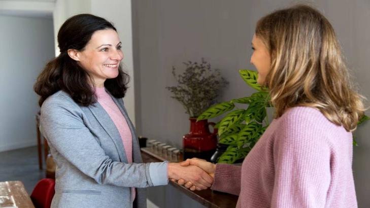 كيف يمكنك الحصول على 10 عملاء لتقديم الكوتشينغ لهم خلال 90 يوماً؟