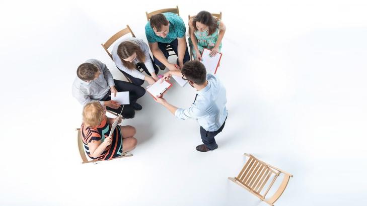 التدريب المركزي والتدريب اللامركزي