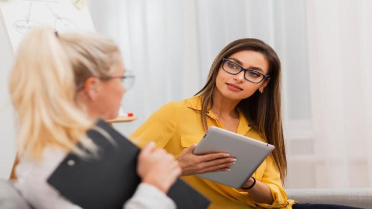 4 اختلافات بين الكوتش والمستشار