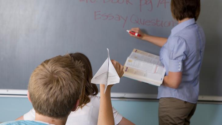 المشكلات والمعضلات التى تواجه إعداد المعلم وفى عمله